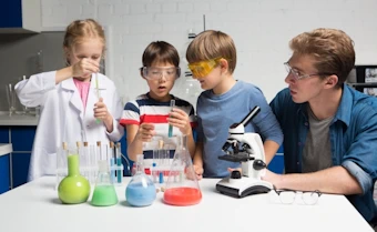 子供たちの化学実験