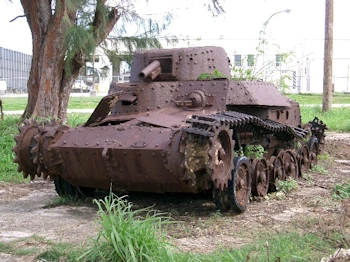 展示されている朽ち果てた戦車